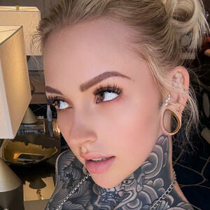 Bombenblondie