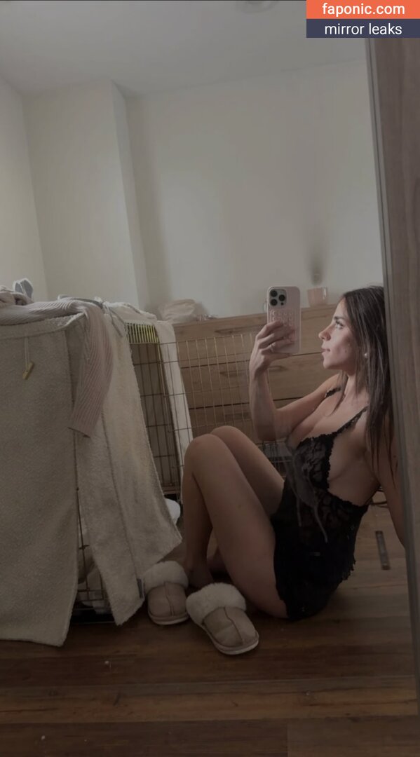 Sofia Crnilovic, https: Nudi Trapelati  Foto #1