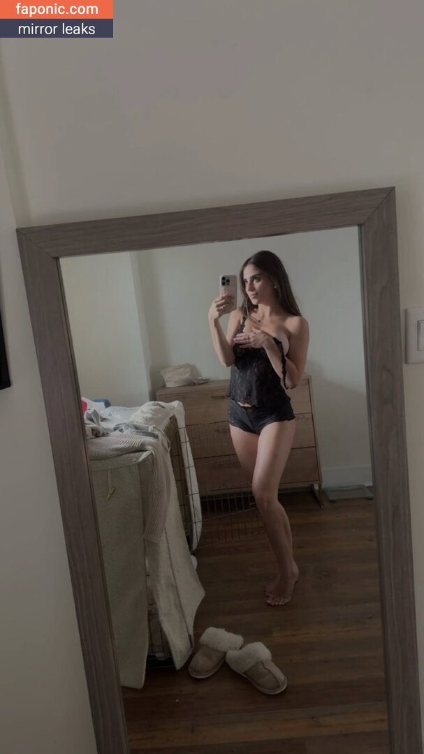 Sofia Crnilovic, https: Nudi Trapelati  Foto #3