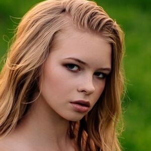 Eva Lee Model
