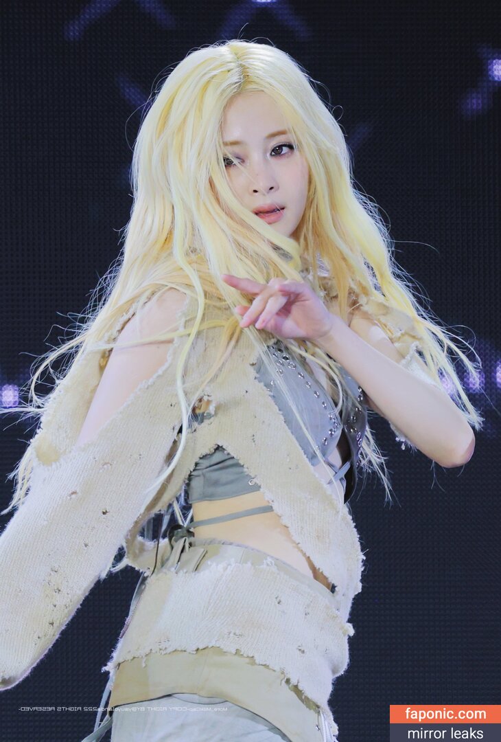 Huh Yunjin 허윤진