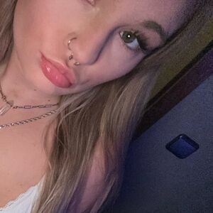 Lizzy_cherry21