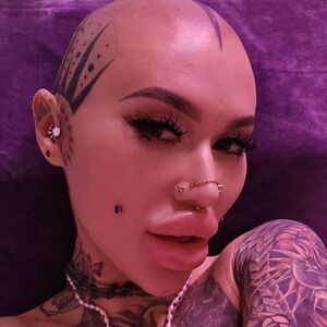 mia_mannaz