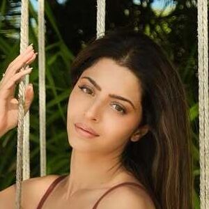 Vedhika4u